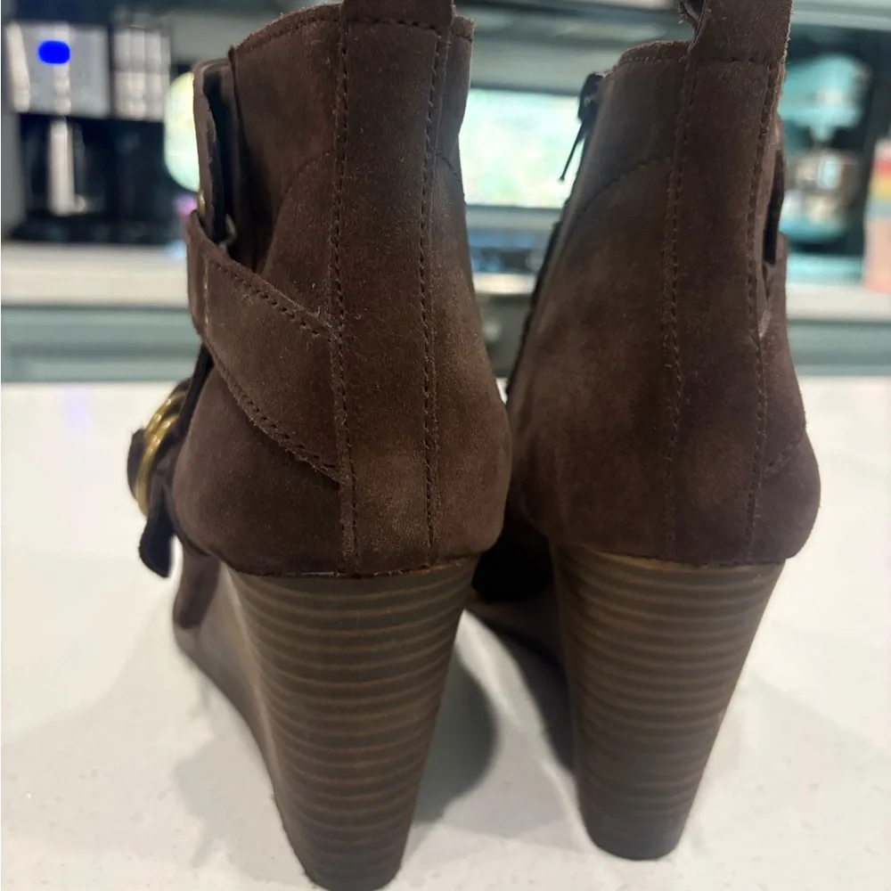 Women’s Lucky Brand Yerik Dk Brown Suede Wedge Ankle Boots EUC! Size 9